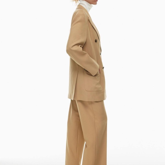 Allegro Blazer
Double-breasted relaxed twill blazer - Picture 14 of 16